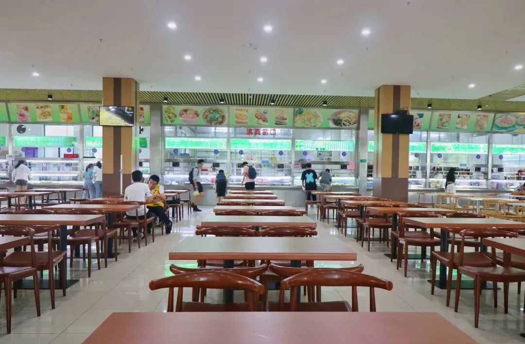 还有多家奶茶饮品店分布于皇家国际注册