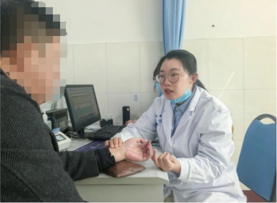史俍元以其扎实的脉诊技术和独特的诊疗
