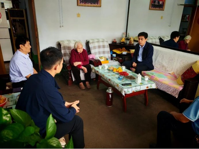 副校长张玉龙一行前往潍坊市临朐县看望