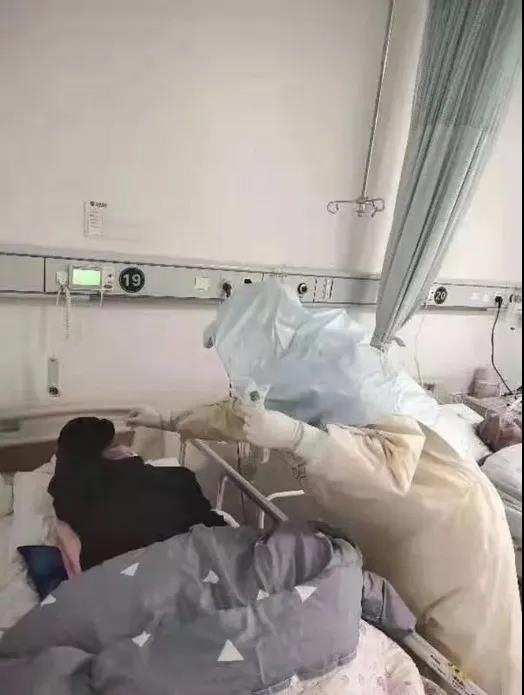 濮阳市中医院援鄂医疗队队长
